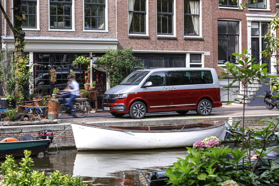  Volkswagen Multivan Bulli (T6.1) 2019 года  (фото 37 из 86)